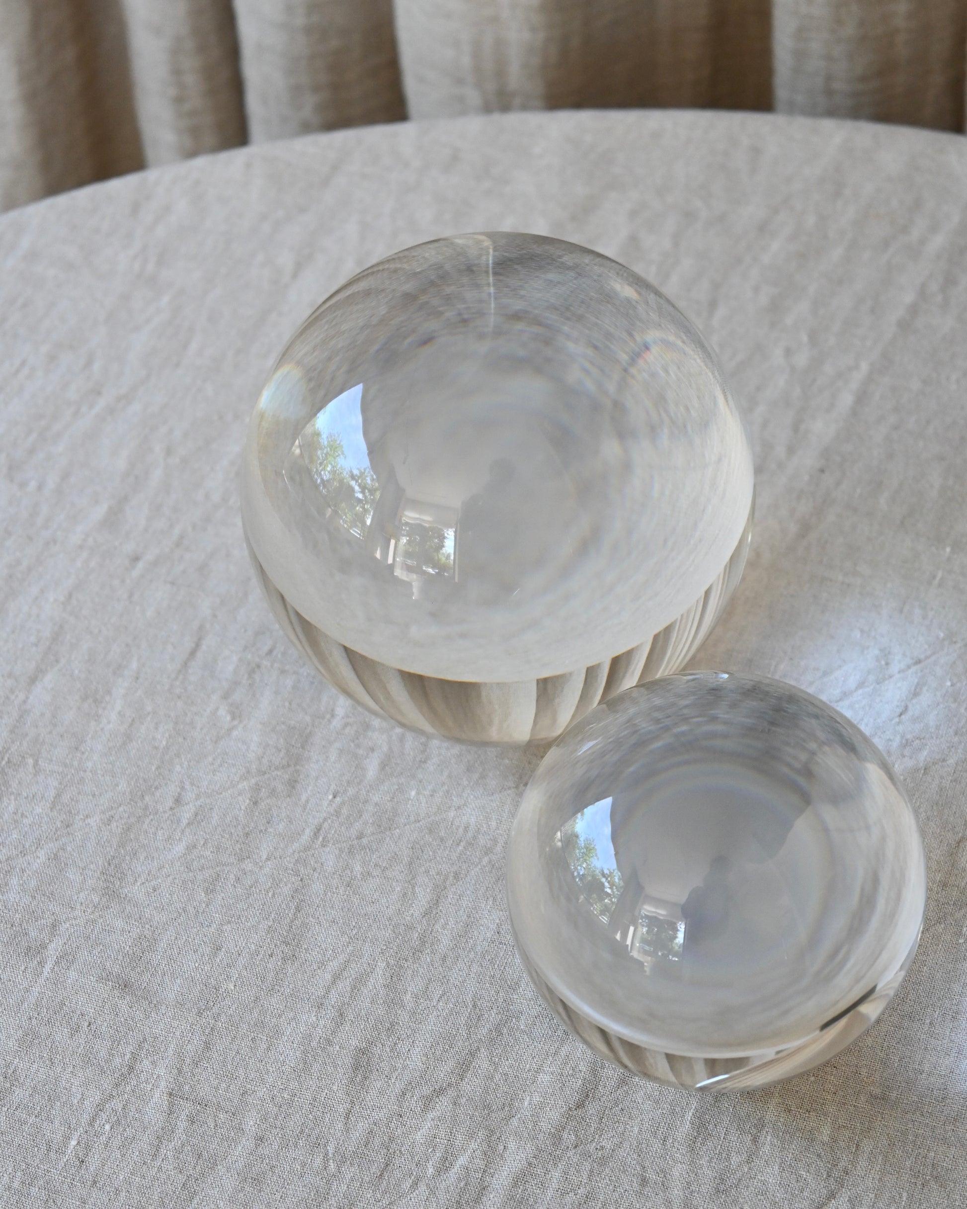Bola decorativa de cristal con soporte L