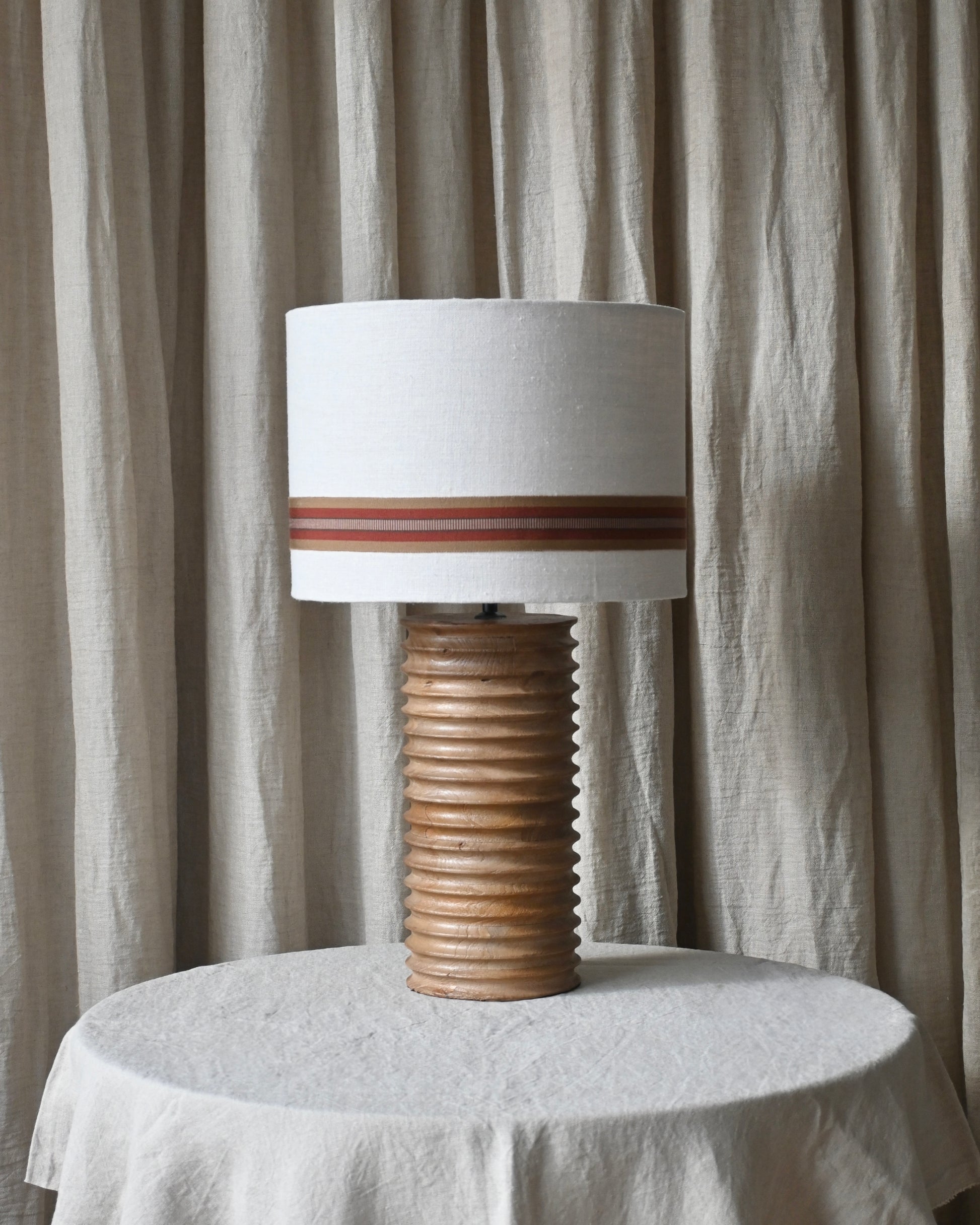 Base lampara tallada madera natural 48cm h