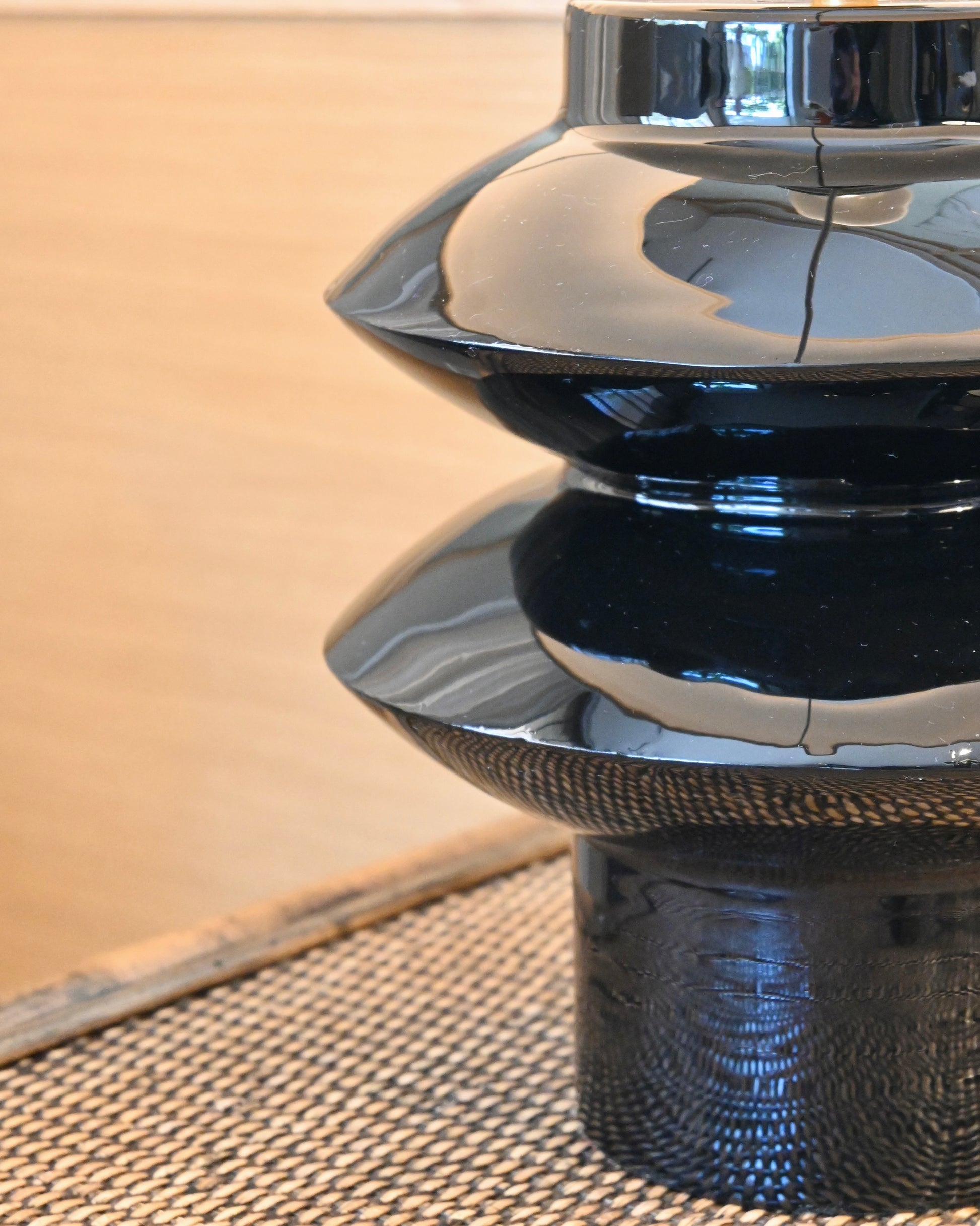 Base lampara totem negro brillo