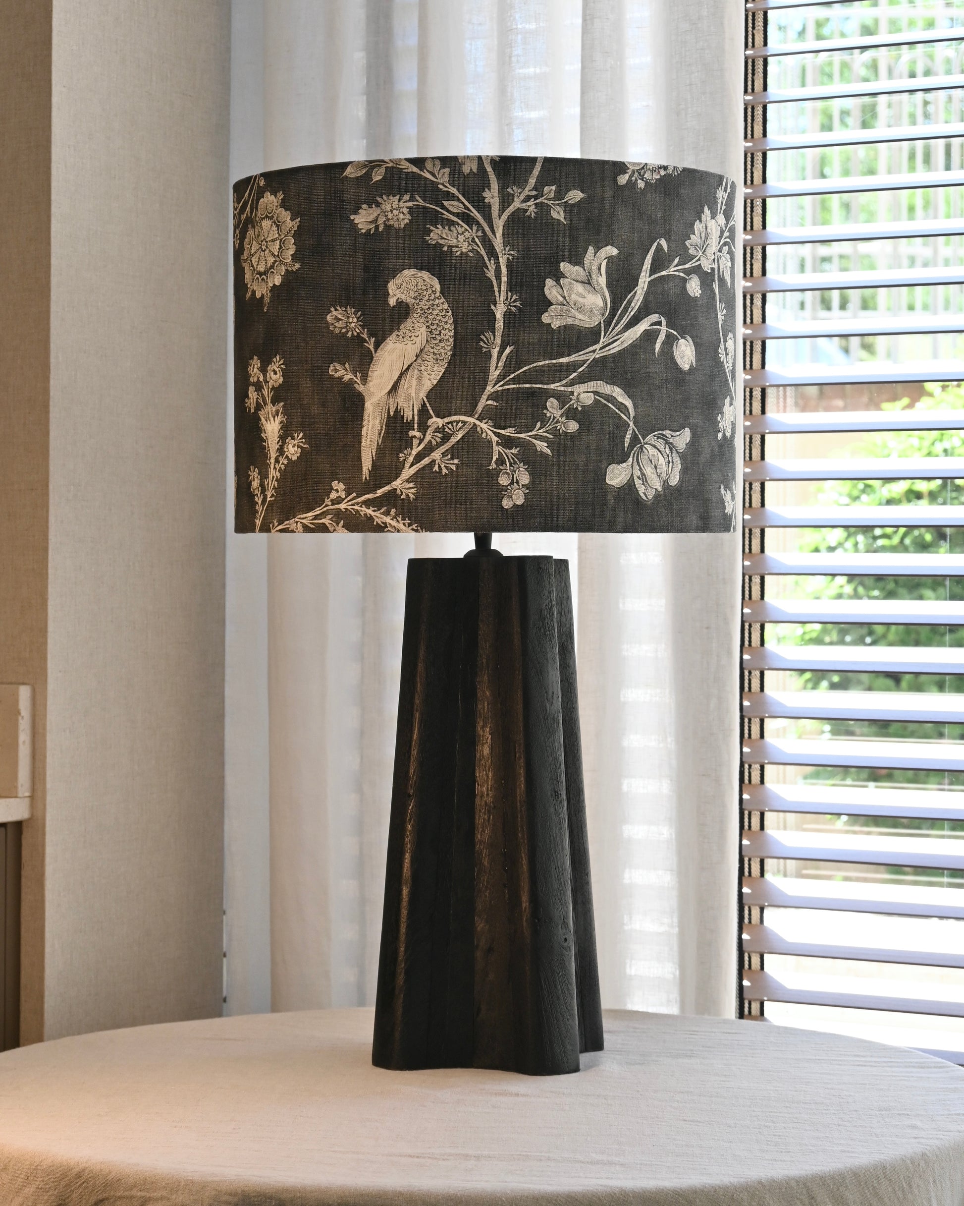 Base lampara trébol madera negra