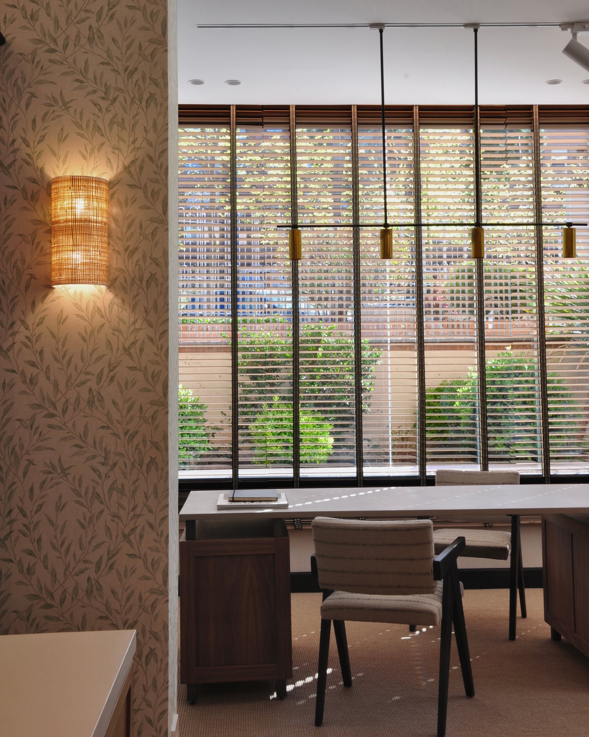 Lámpara de techo hierro negro y latón dorado