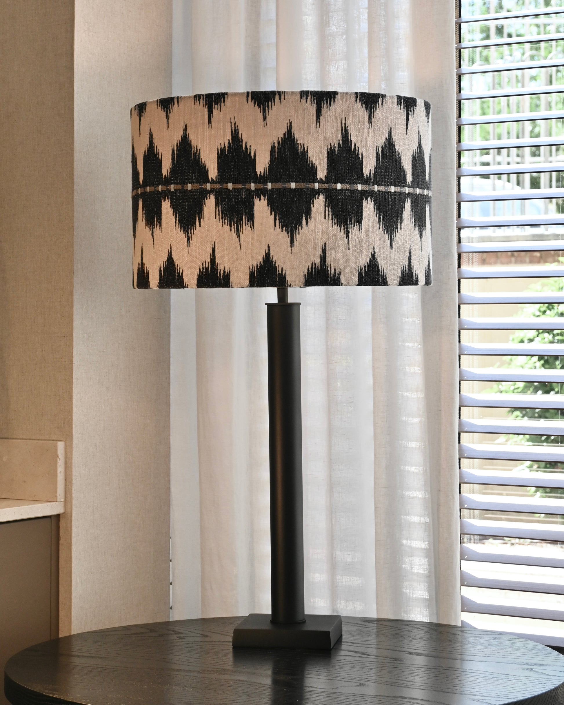 Pantalla Myrthus bordada 45Ø x 27h cm