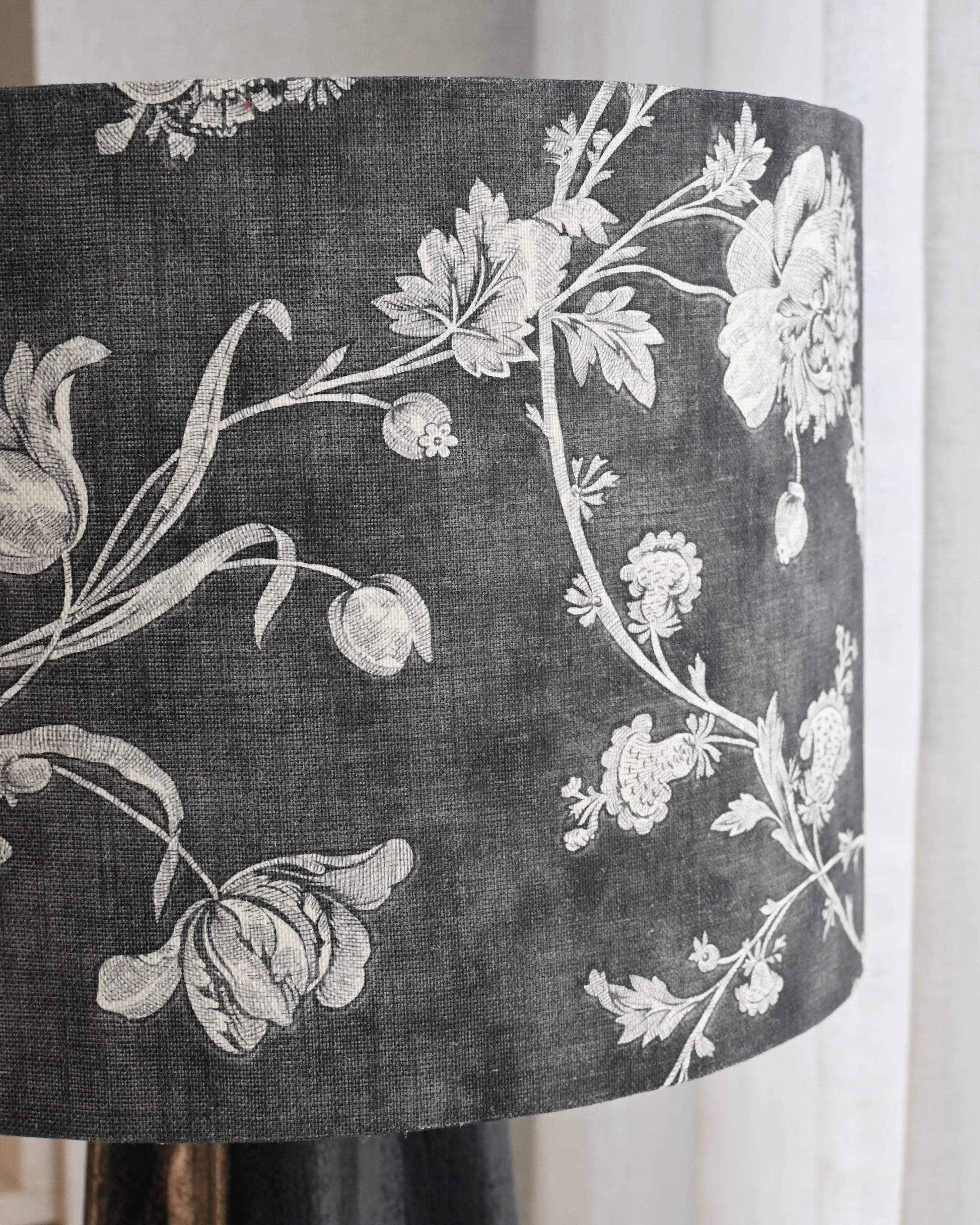 Pantalla lino con motivos florales 40Ø x 27,5h cm