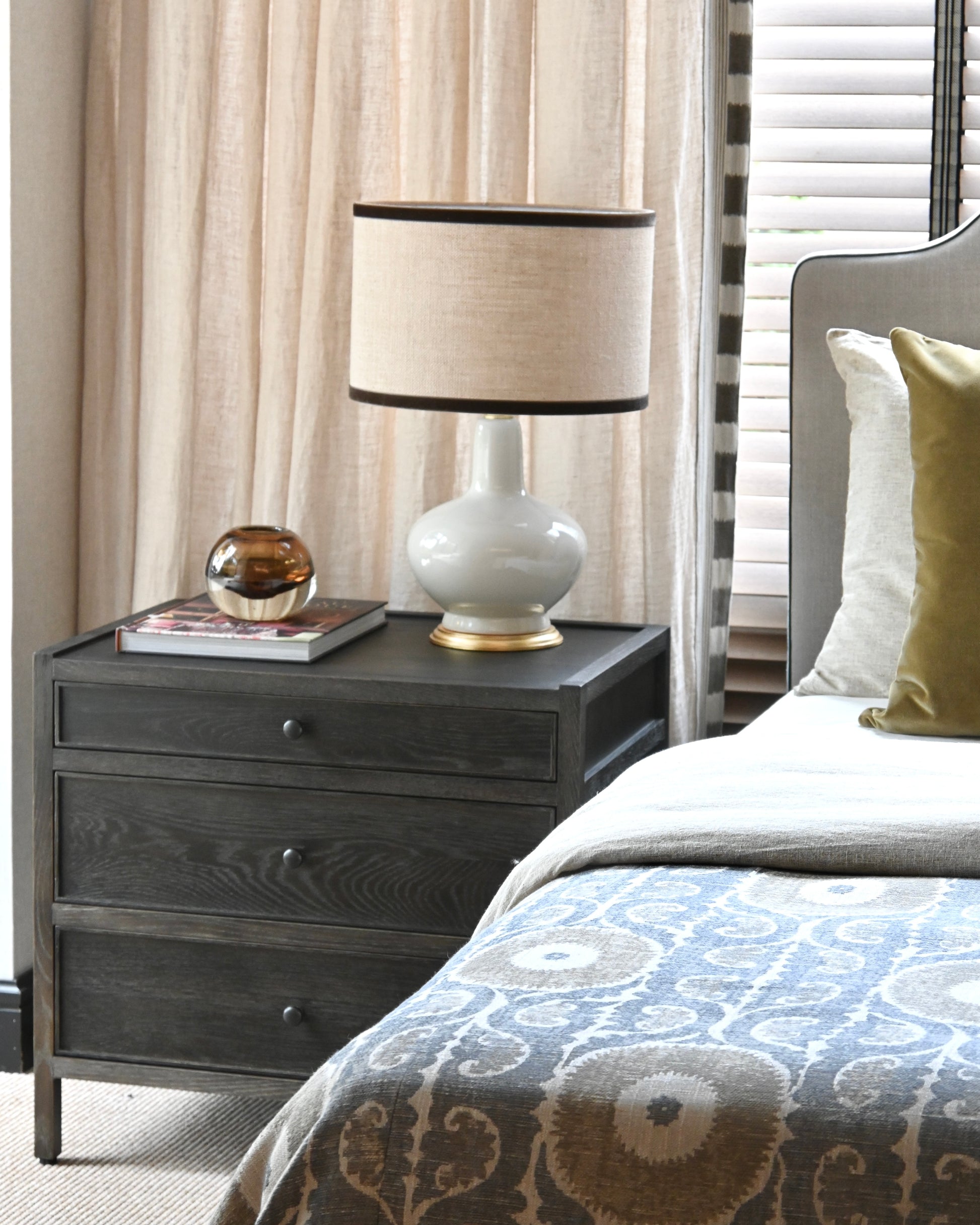 Pantalla saco tostado con terciopelo marrón 35Ø x 23h cm