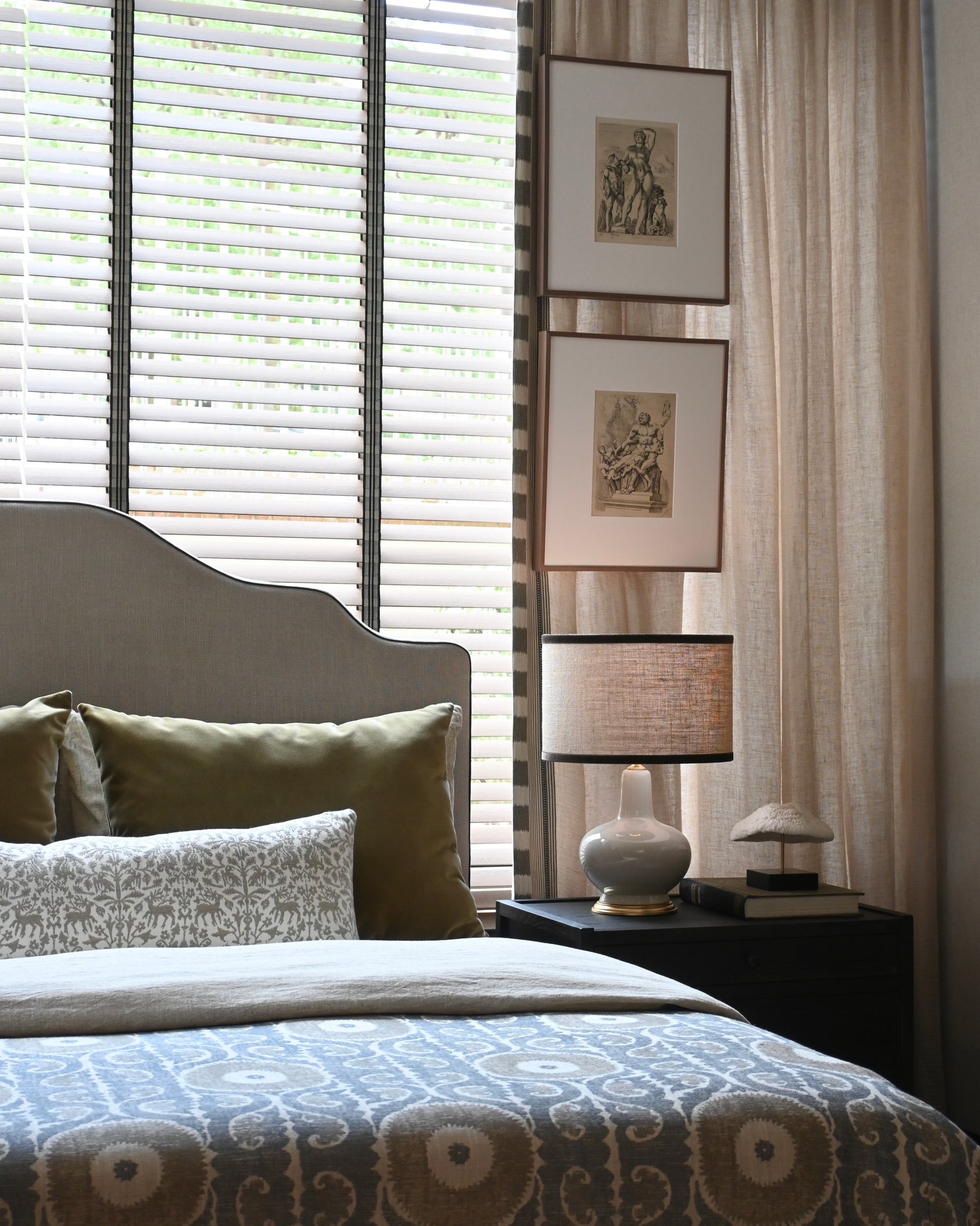 Pantalla saco tostado con terciopelo marrón 35Ø x 23h cm