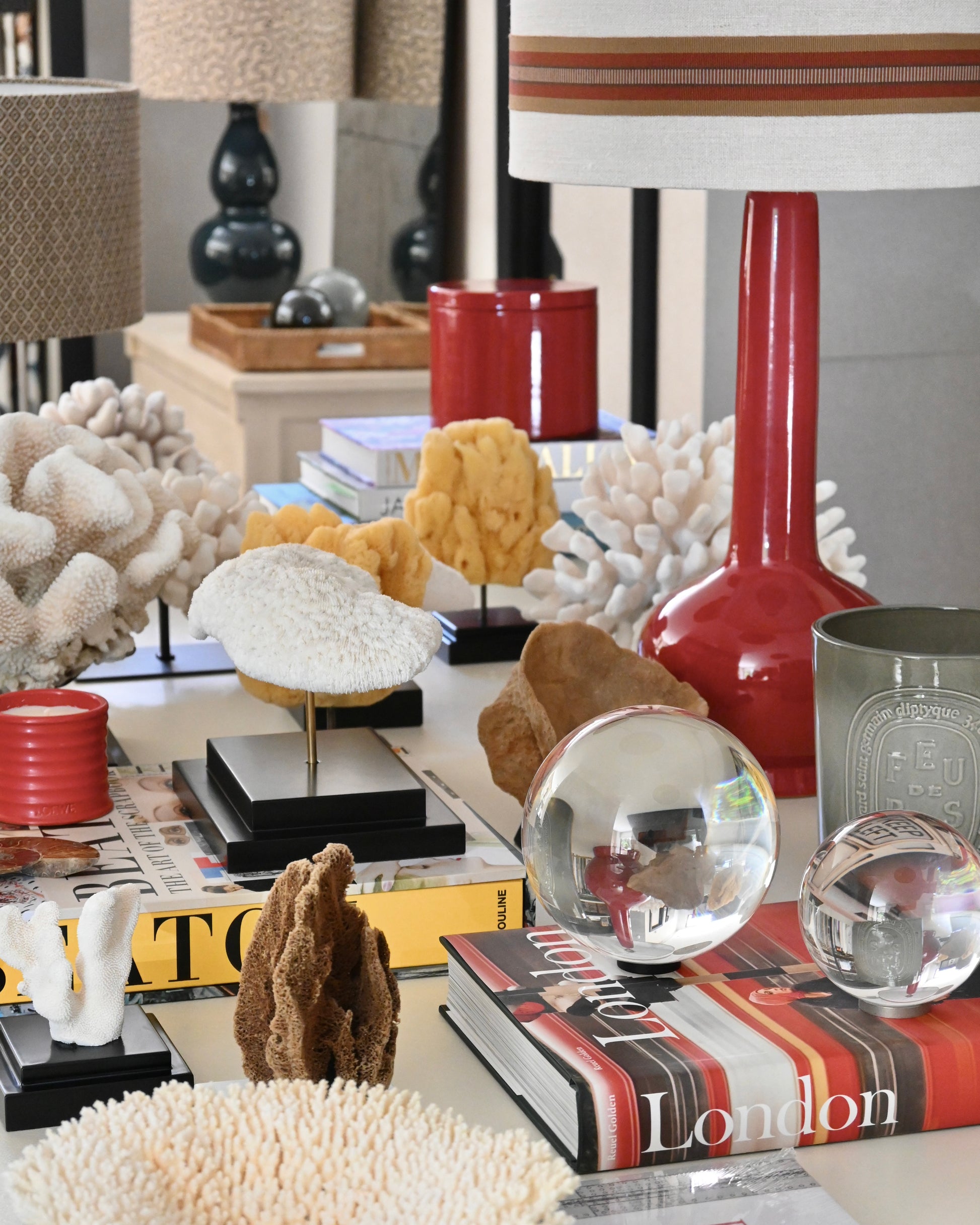 Bola decorativa de cristal con soporte L