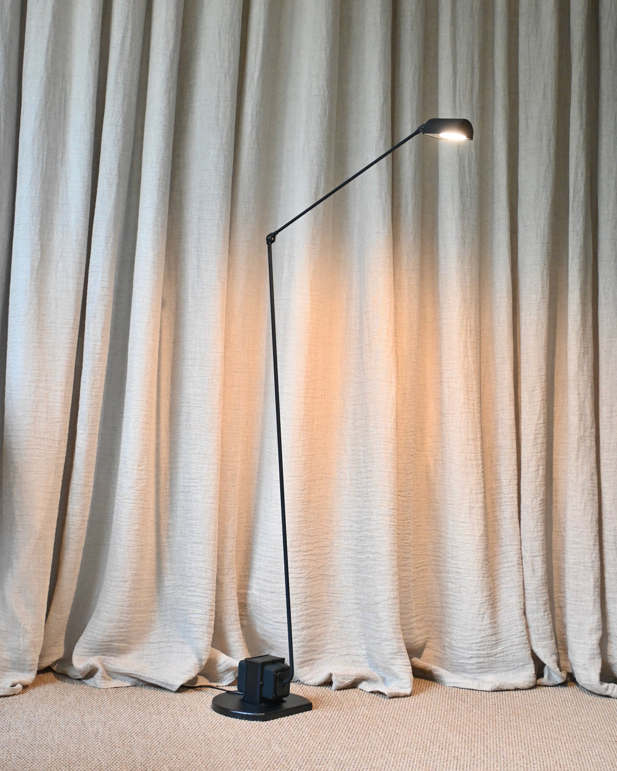 Lampara de pie - Dalphine Terra Led 2700ºK Nero Softouch