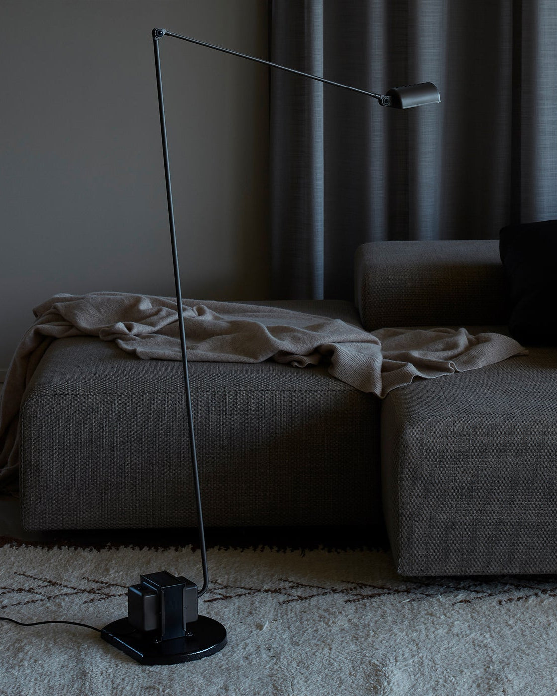 Lampara de pie - Dalphine Terra Led 2700ºK Nero Softouch