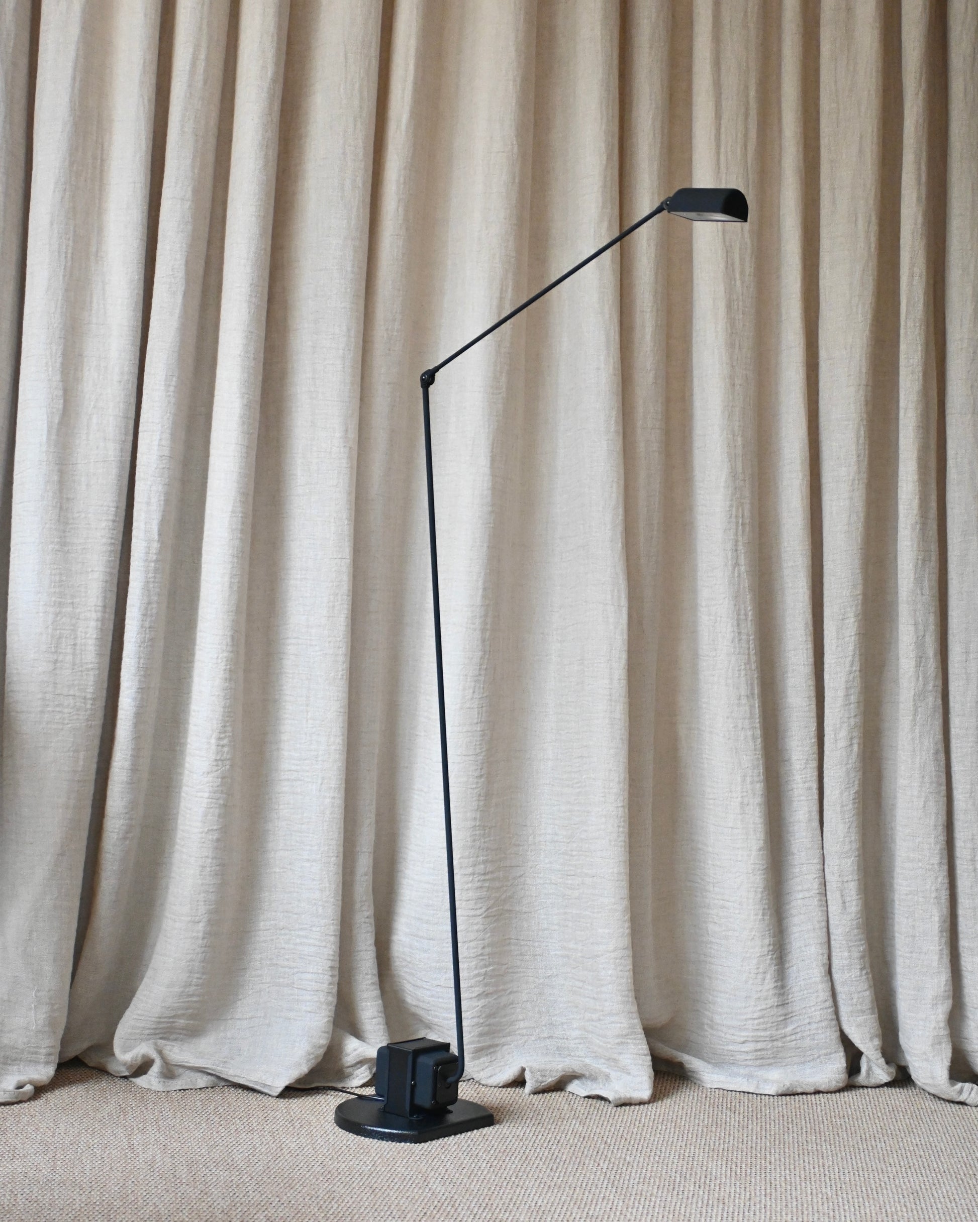 Lampara de pie - Dalphine Terra Led 2700ºK Nero Softouch