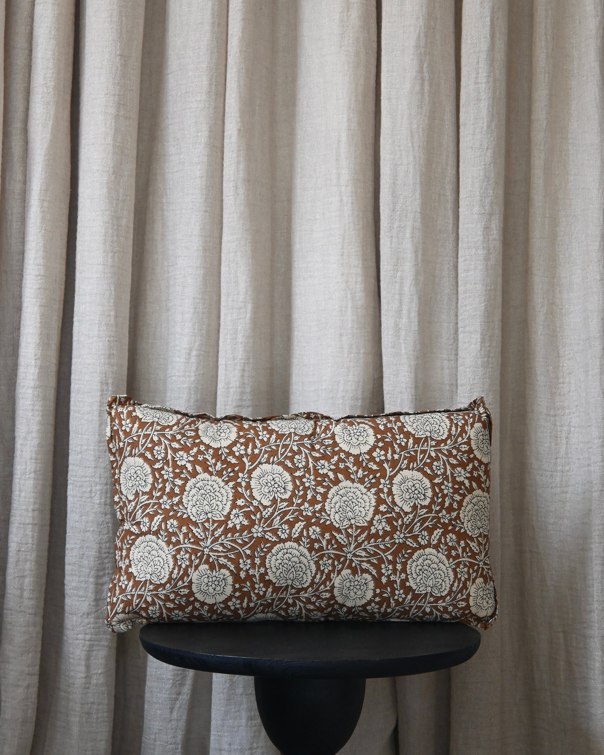 Cojín con estampado flores