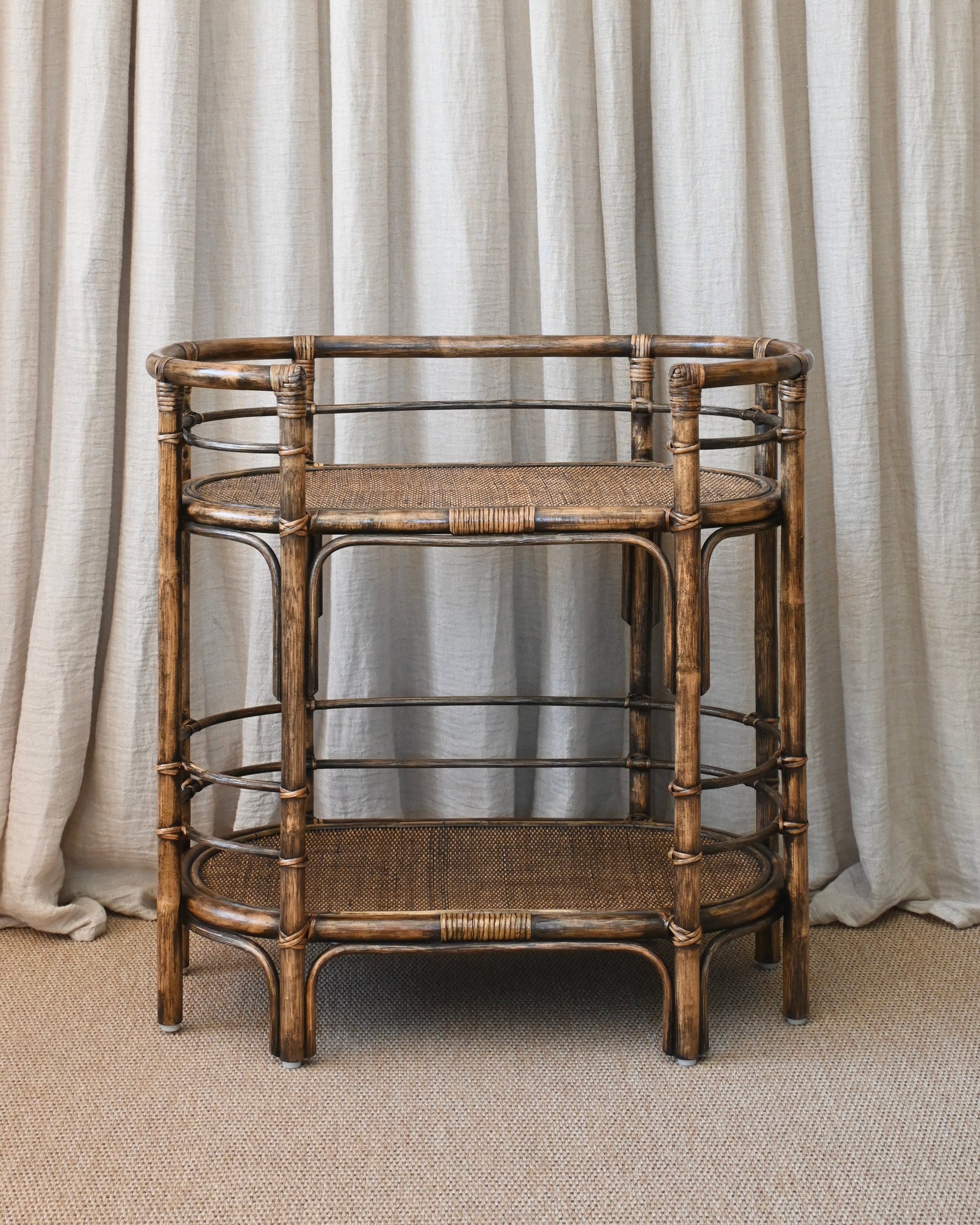 Consola/mueble bar de bambú y ratán