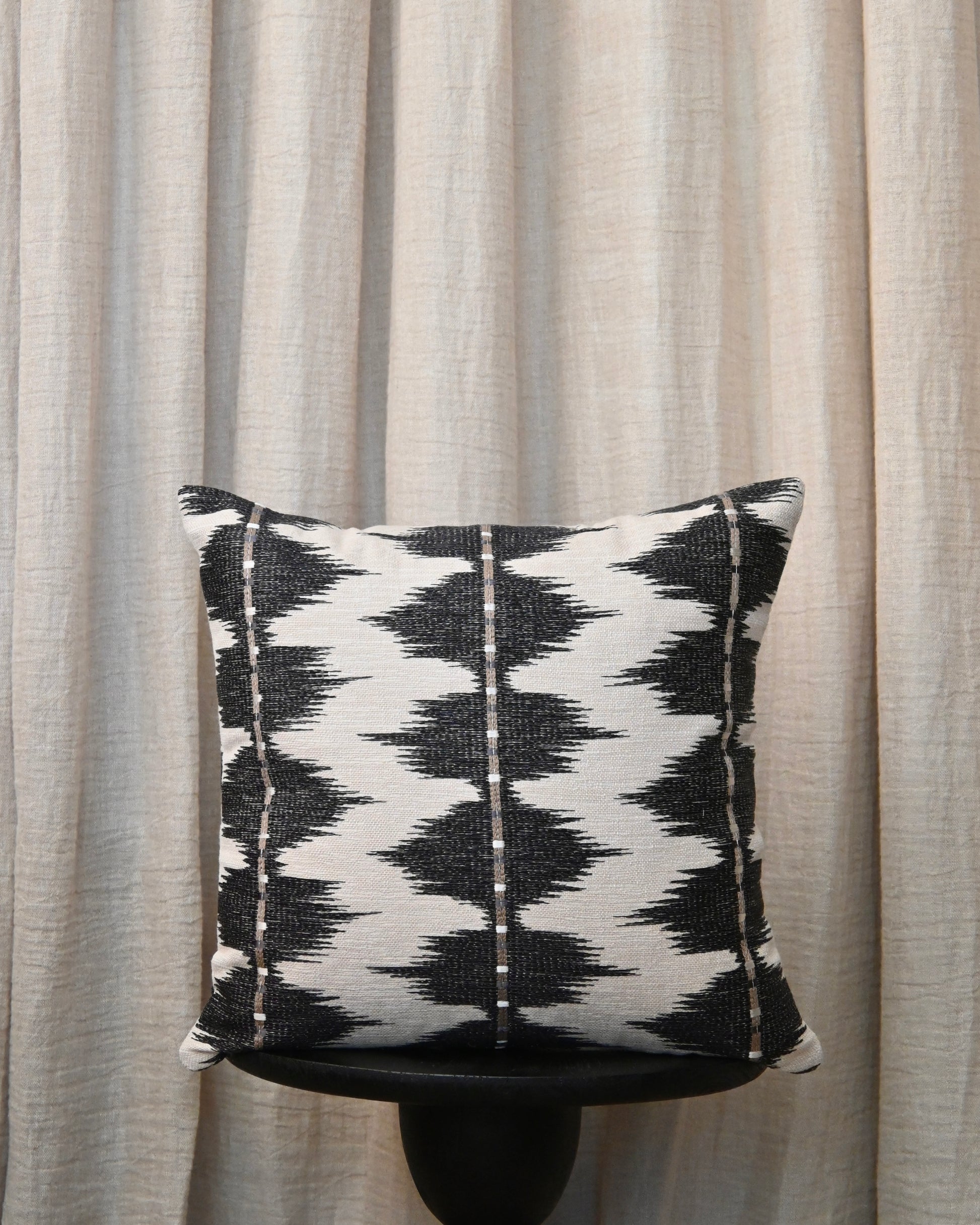 Almohadón Myrthus negro