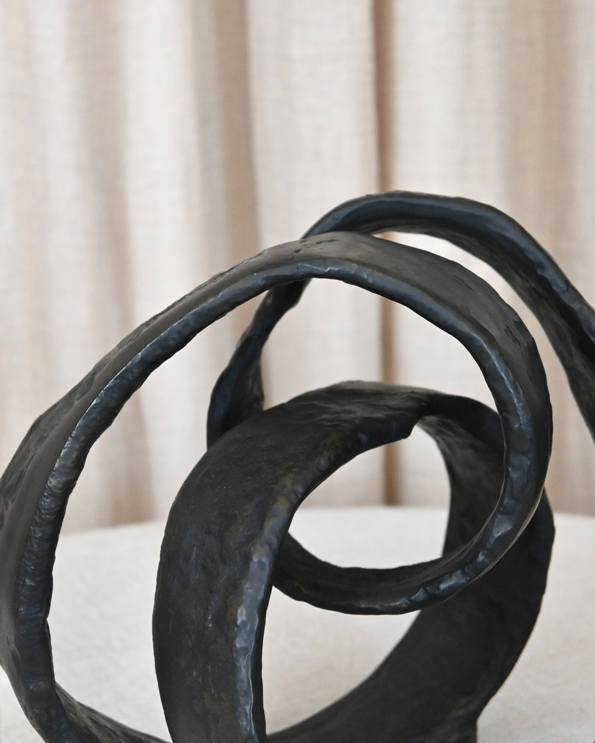 Escultura metal abstracta