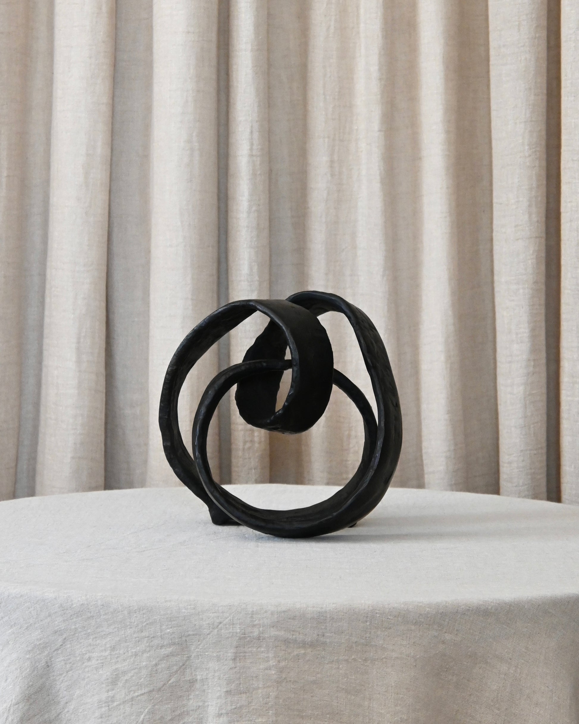 Escultura metal abstracta